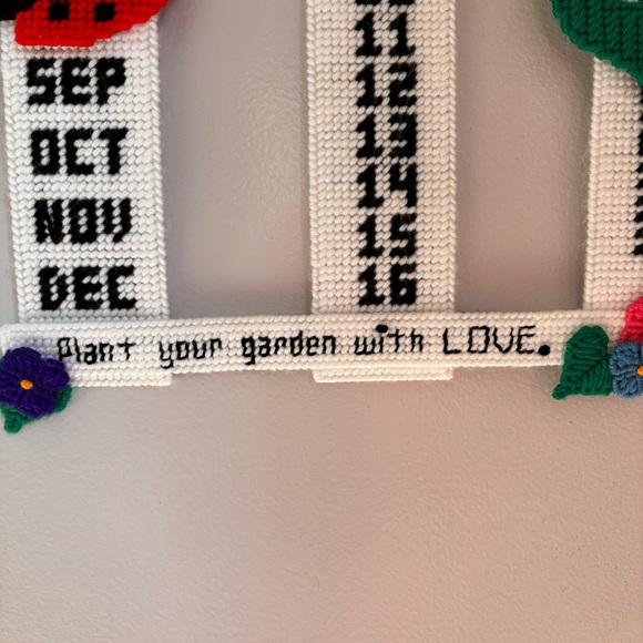 Vintage Plastic Canvas Perpetual Calendar Garden Fence - Picture 3 of 8